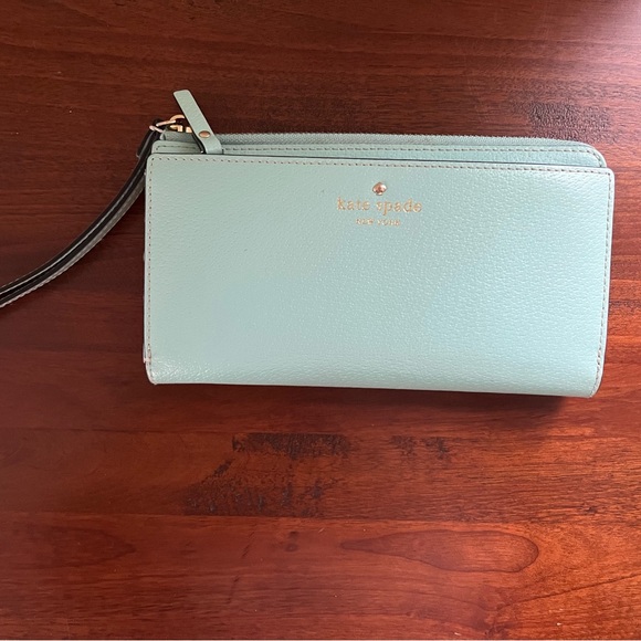Kate Spade Mint Wallet with Wristlet strap - Picture 1 of 3